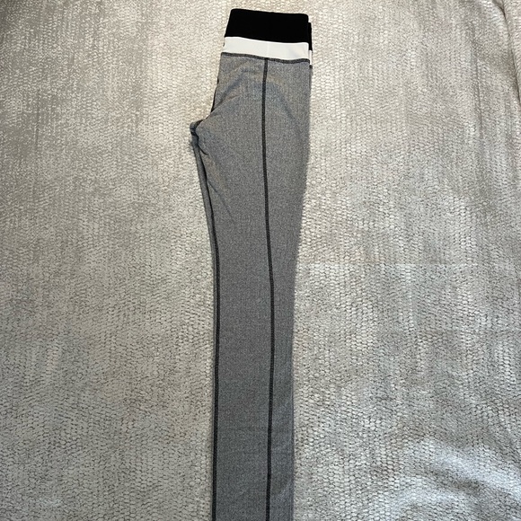 LuluLemon Light Herringbone Pattern Mini Flared Pant 32" - Picture 4 of 6